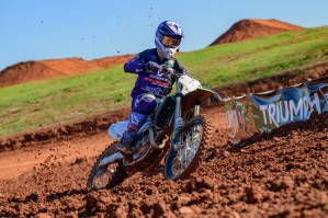 Triumph TF 450-RC na torze motocross